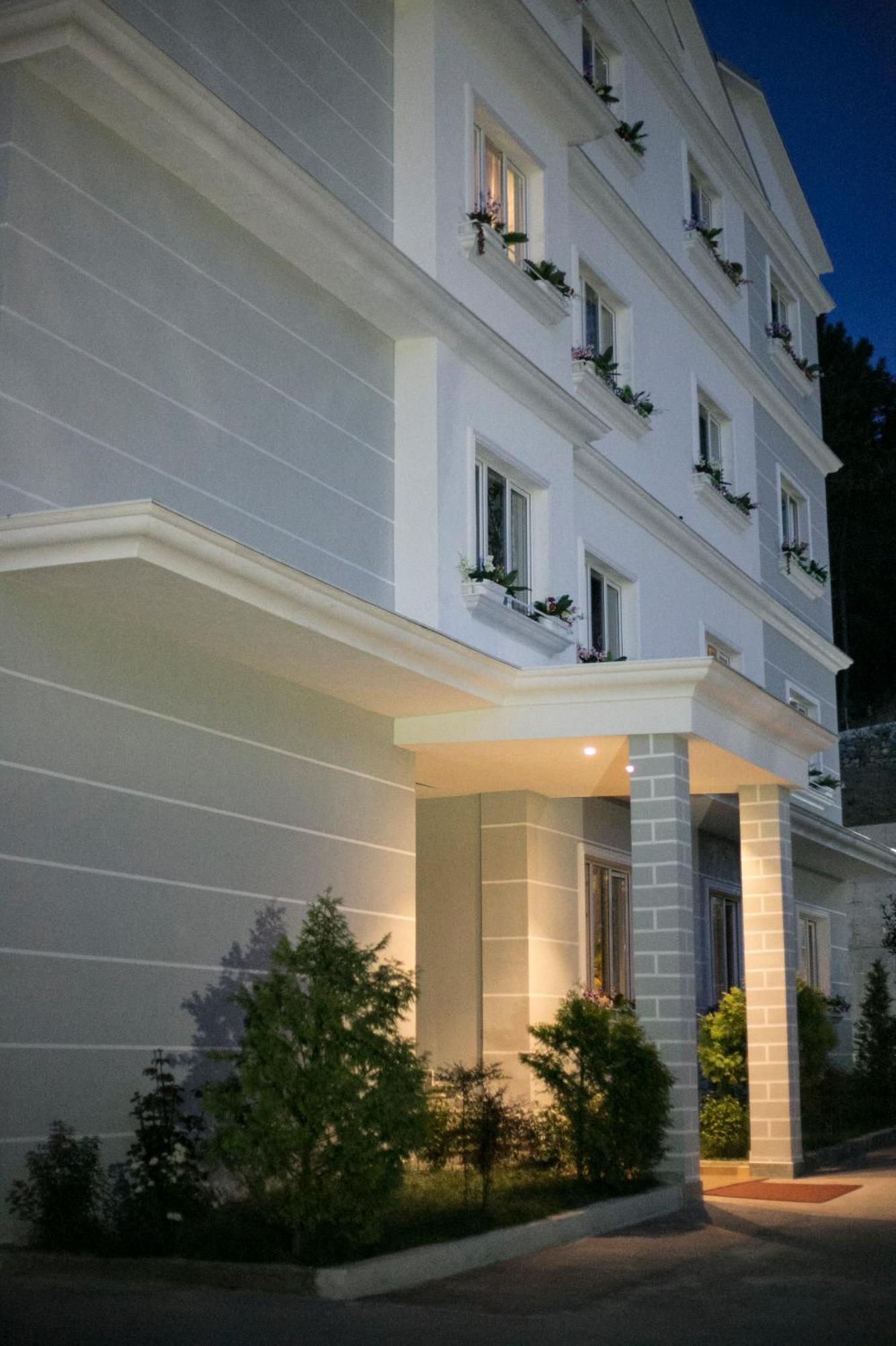 Elvis Hotel 3*